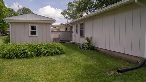 Exterior - 29 Gordon Rd, Springfield, OH 45504 photo 5 of 10