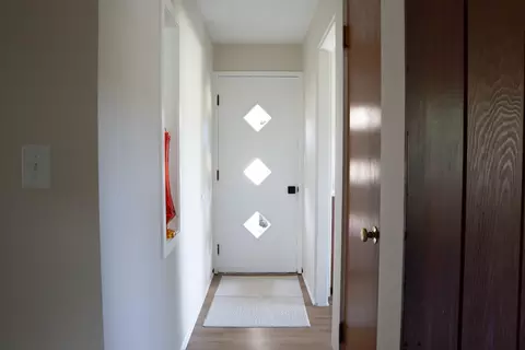Entry Way - 29 Gordon Rd, Springfield, OH 45504 photo 1 of 2
