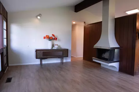 Living - 29 Gordon Rd, Springfield, OH 45504 photo 3 of 4