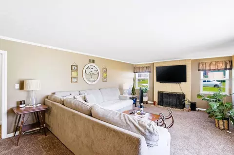 Living - 431 Meadow Ln, Springfield, OH 45505 photo 1 of 1