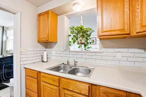 Kitchen - 431 Meadow Ln, Springfield, OH 45505 photo 4 of 4