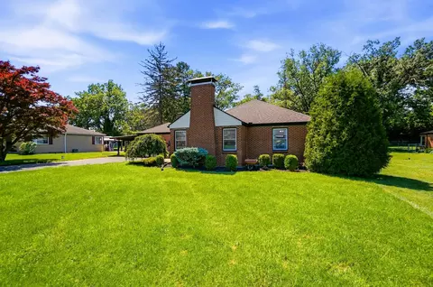Exterior - 431 Meadow Ln, Springfield, OH 45505 photo 4 of 8