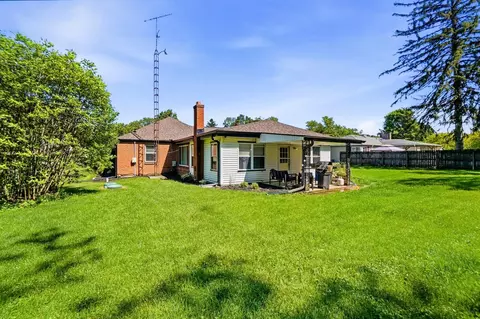 Exterior - 431 Meadow Ln, Springfield, OH 45505 photo 6 of 8
