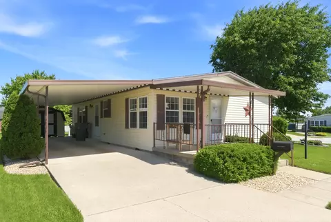 306 Village Ct, Fairborn, OH 45324