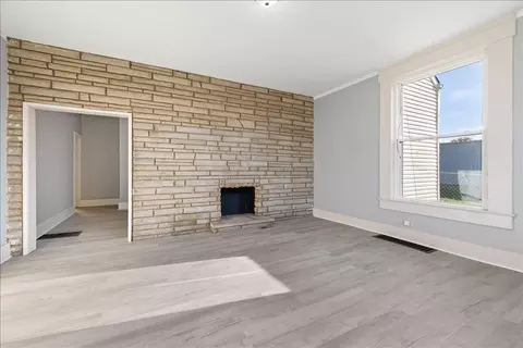 Living - 7 W Mulberry St, Springfield, OH 45506 photo 1 of 5