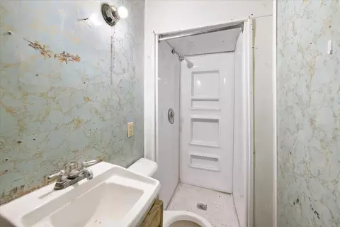 Bath - 7 W Mulberry St, Springfield, OH 45506 photo 2 of 2