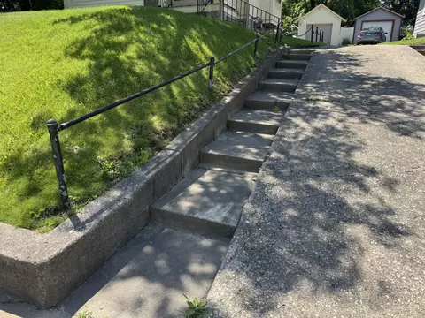 Exterior - 375 Ridge Rd, Springfield, OH 45503 photo 5 of 8