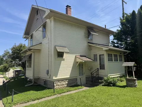 Exterior - 375 Ridge Rd, Springfield, OH 45503 photo 3 of 8