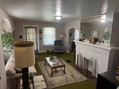 Living - 375 Ridge Rd, Springfield, OH 45503 photo 2 of 2