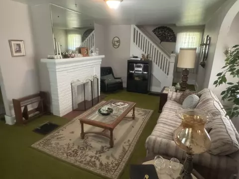 Living - 375 Ridge Rd, Springfield, OH 45503 photo 1 of 2