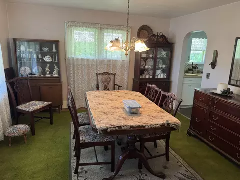 Dining - 375 Ridge Rd, Springfield, OH 45503 photo 1 of 1