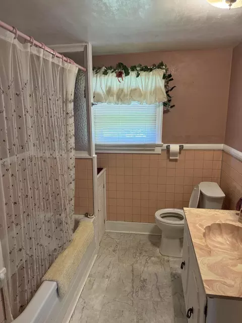Bath - 375 Ridge Rd, Springfield, OH 45503 photo 1 of 1