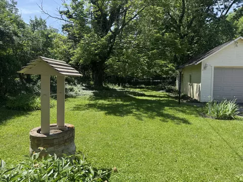 Exterior - 375 Ridge Rd, Springfield, OH 45503 photo 6 of 8