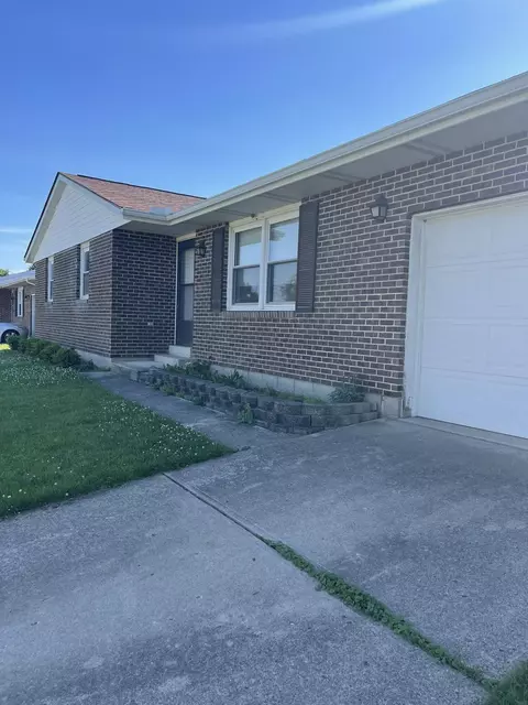 Exterior - 5427 Richmoor Rd, Springfield, OH 45503 photo 6 of 13