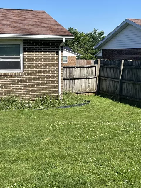 Exterior - 5427 Richmoor Rd, Springfield, OH 45503 photo 10 of 13