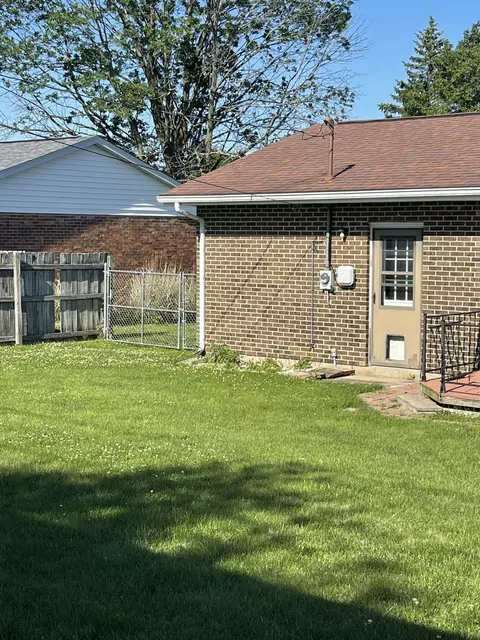 Exterior - 5427 Richmoor Rd, Springfield, OH 45503 photo 9 of 13