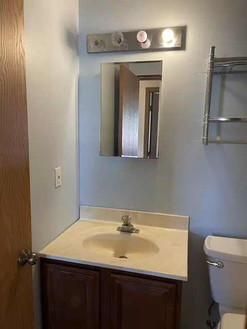 Bath - 5427 Richmoor Rd, Springfield, OH 45503 photo 2 of 2