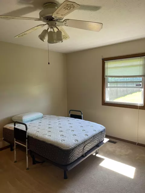 Bedroom - 5427 Richmoor Rd, Springfield, OH 45503 photo 7 of 8