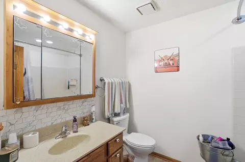 Bath - 1912 Wedgewood Cir, Springfield, OH 45503 photo 2 of 2
