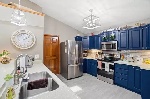 Kitchen - 1912 Wedgewood Cir, Springfield, OH 45503 photo 2 of 3