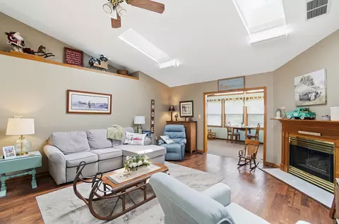 Living - 1912 Wedgewood Cir, Springfield, OH 45503 photo 4 of 5