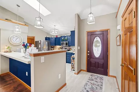 Entry Way - 1912 Wedgewood Cir, Springfield, OH 45503 photo 3 of 5