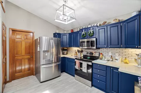 Kitchen - 1912 Wedgewood Cir, Springfield, OH 45503 photo 1 of 3