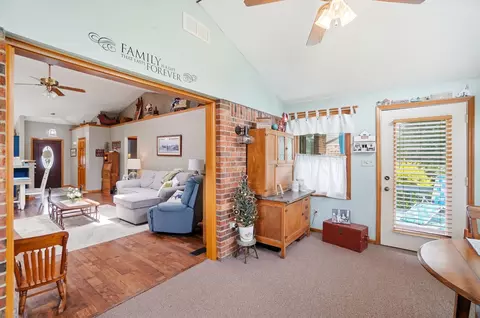 Entry Way - 1912 Wedgewood Cir, Springfield, OH 45503 photo 5 of 5