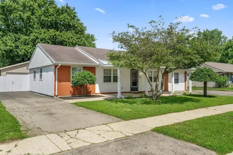 815 Plumwood Dr, New Carlisle, OH 45344