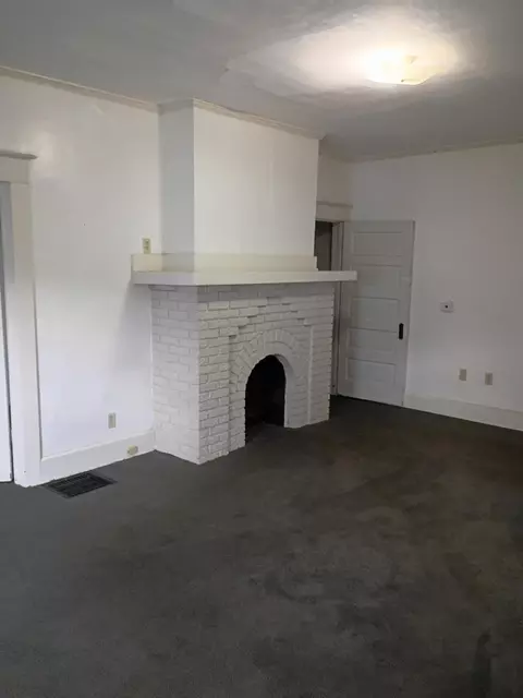 Living - 306-308 E Northern Ave, Springfield, OH 45503 photo 1 of 3