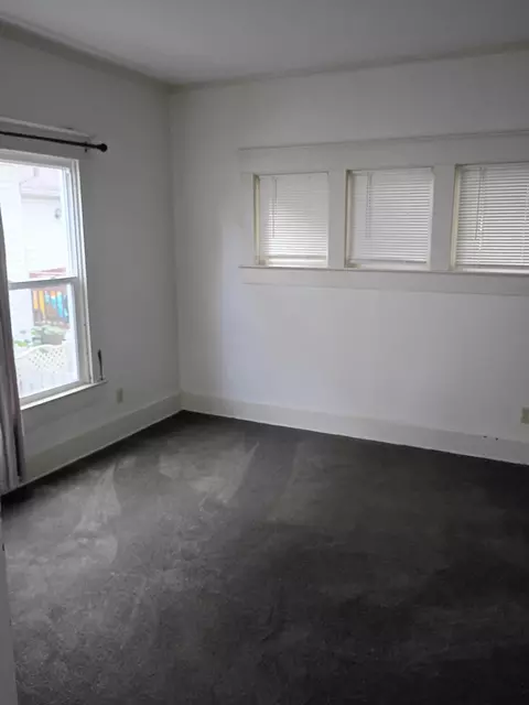 Bedroom - 306-308 E Northern Ave, Springfield, OH 45503 photo 2 of 4