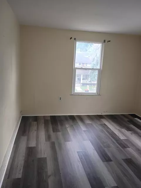 Bedroom - 306-308 E Northern Ave, Springfield, OH 45503 photo 3 of 4