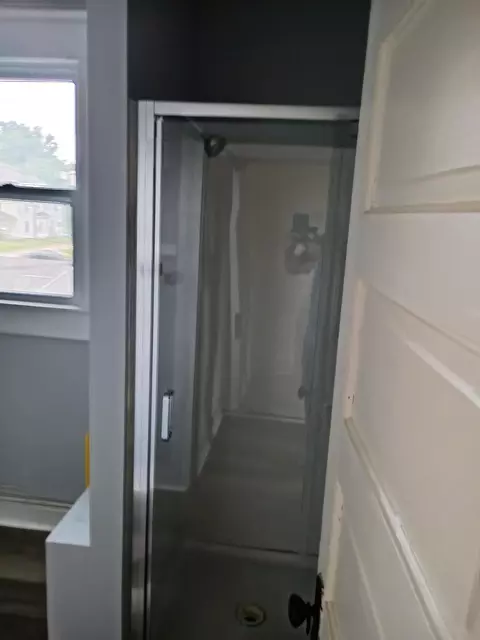 Bath - 306-308 E Northern Ave, Springfield, OH 45503 photo 3 of 5