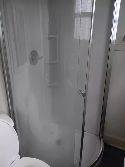 Bath - 306-308 E Northern Ave, Springfield, OH 45503 photo 1 of 5