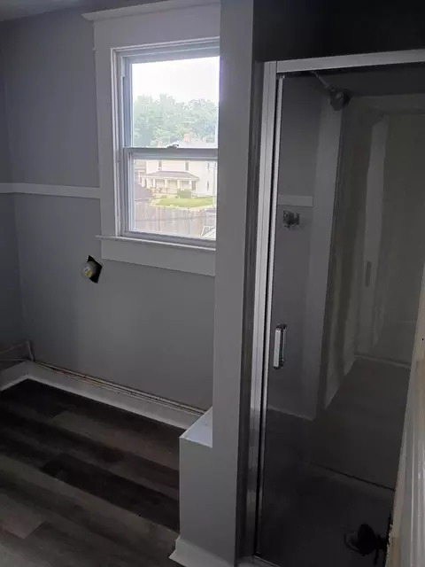 Bath - 306-308 E Northern Ave, Springfield, OH 45503 photo 5 of 5