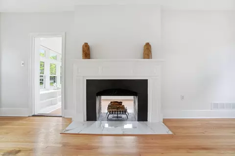 Living - 1707 Longview Dr, Springfield, OH 45504 photo 5 of 7