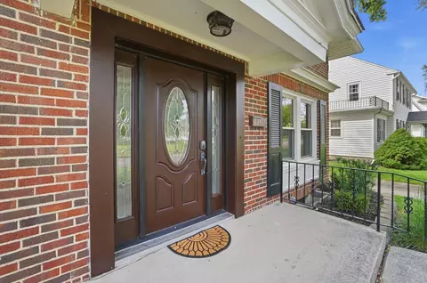Entry Way - 1707 Longview Dr, Springfield, OH 45504 photo 1 of 9