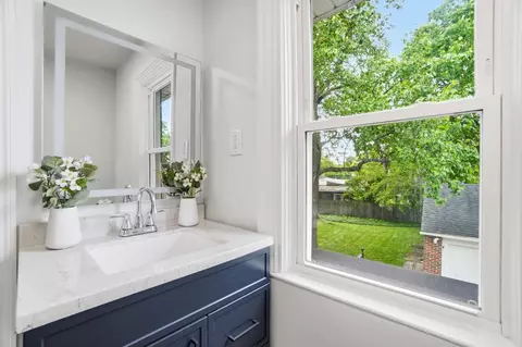 Bath - 1707 Longview Dr, Springfield, OH 45504 photo 4 of 5