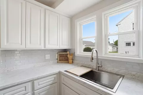 Kitchen - 1707 Longview Dr, Springfield, OH 45504 photo 7 of 8