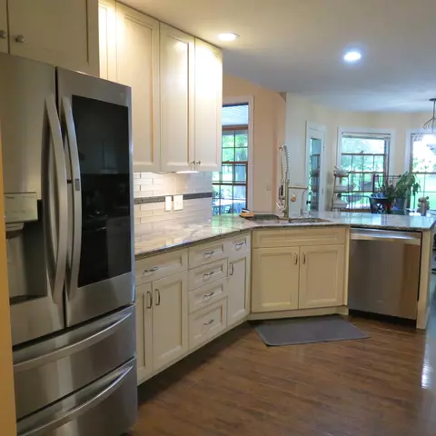 Kitchen - 10900 Scott Rd, Sidney, OH 45365 photo 2 of 5