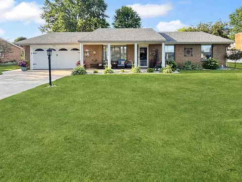 768 Gardenwood Dr, Greenville, OH 45331