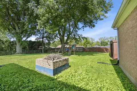 Exterior - 4267 Helena Dr, Springfield, OH 45503 photo 6 of 10