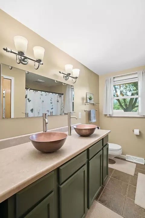 Bath - 4267 Helena Dr, Springfield, OH 45503 photo 1 of 4