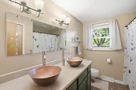Bath - 4267 Helena Dr, Springfield, OH 45503 photo 2 of 4