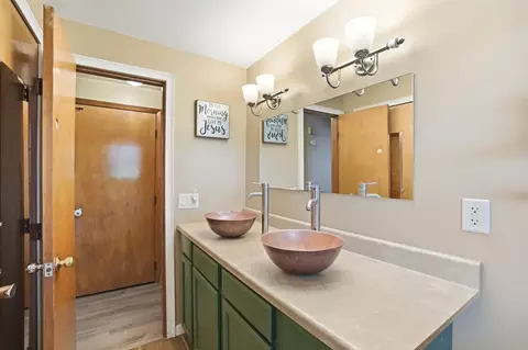 Bath - 4267 Helena Dr, Springfield, OH 45503 photo 3 of 4