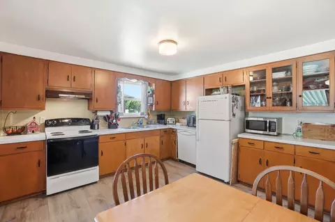 Kitchen - 4267 Helena Dr, Springfield, OH 45503 photo 4 of 7