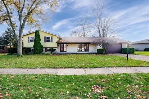 325 Beechgrove Dr, Englewood, OH 45322