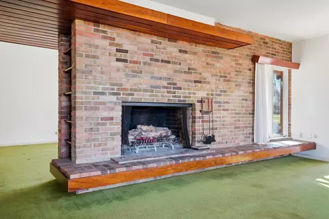 Living - 2438 Signal Hill Rd, Springfield, OH 45504 photo 2 of 5