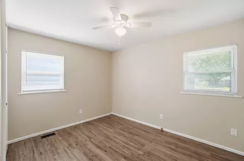 Bedroom - 3151 Vineyard St, Springfield, OH 45503 photo 2 of 9