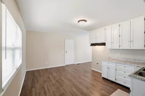 Living - 3151 Vineyard St, Springfield, OH 45503 photo 6 of 7